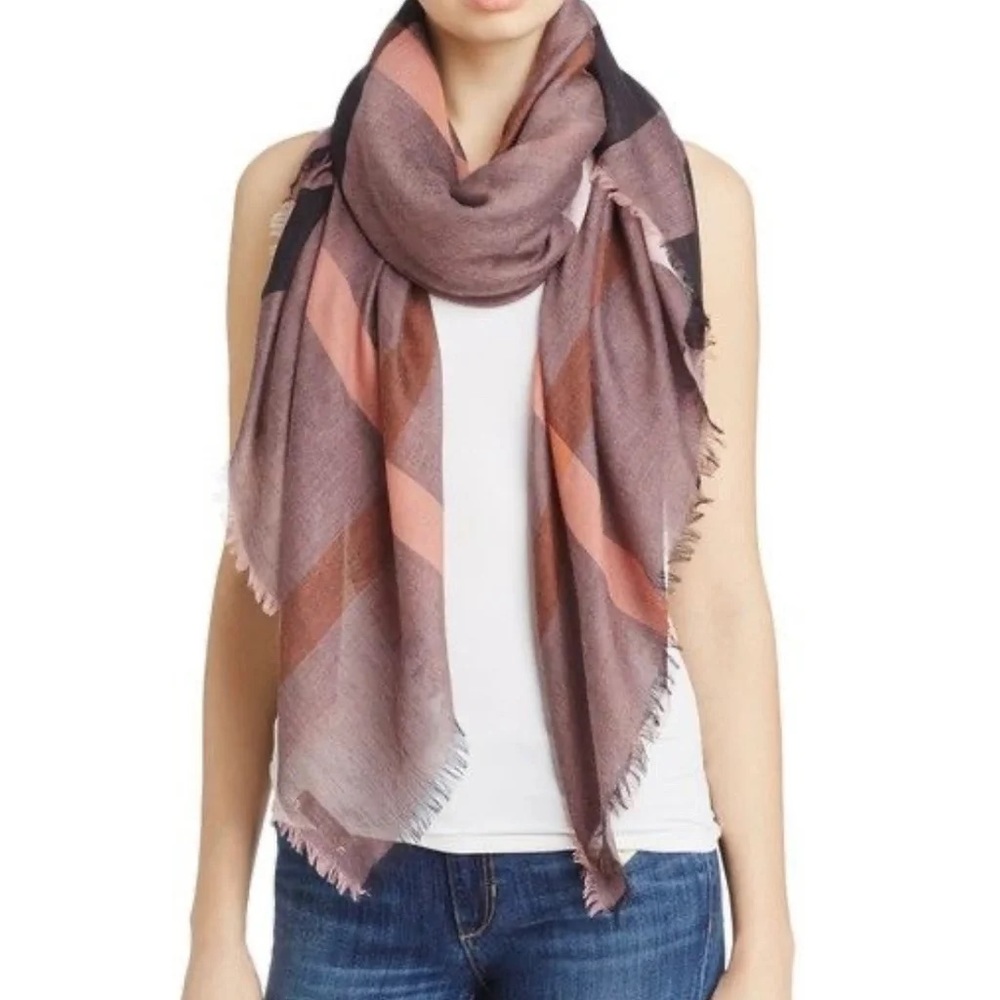 Burberry Scarf Relaxed Mega Check Square